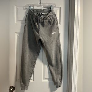 Nike men’s sportswear club fleece joggers